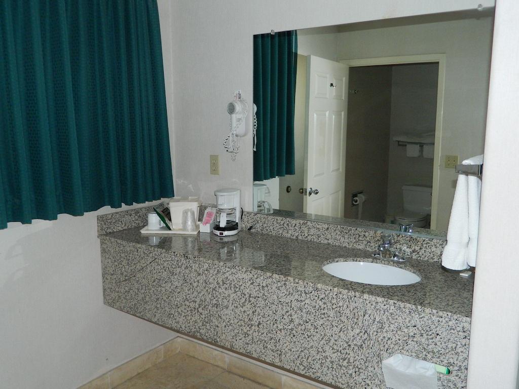 Capital Suites Блайт Стая снимка