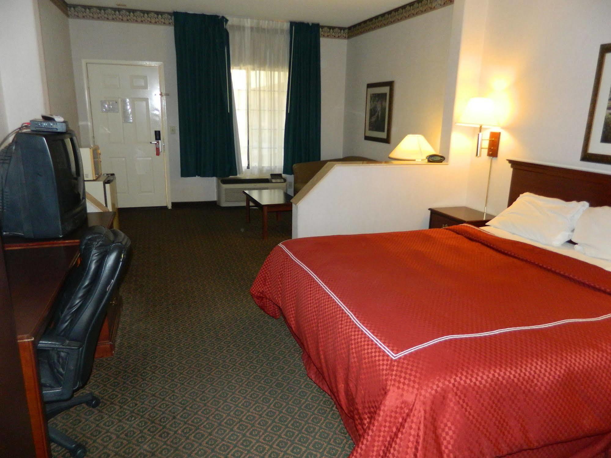 Capital Suites Блайт Екстериор снимка