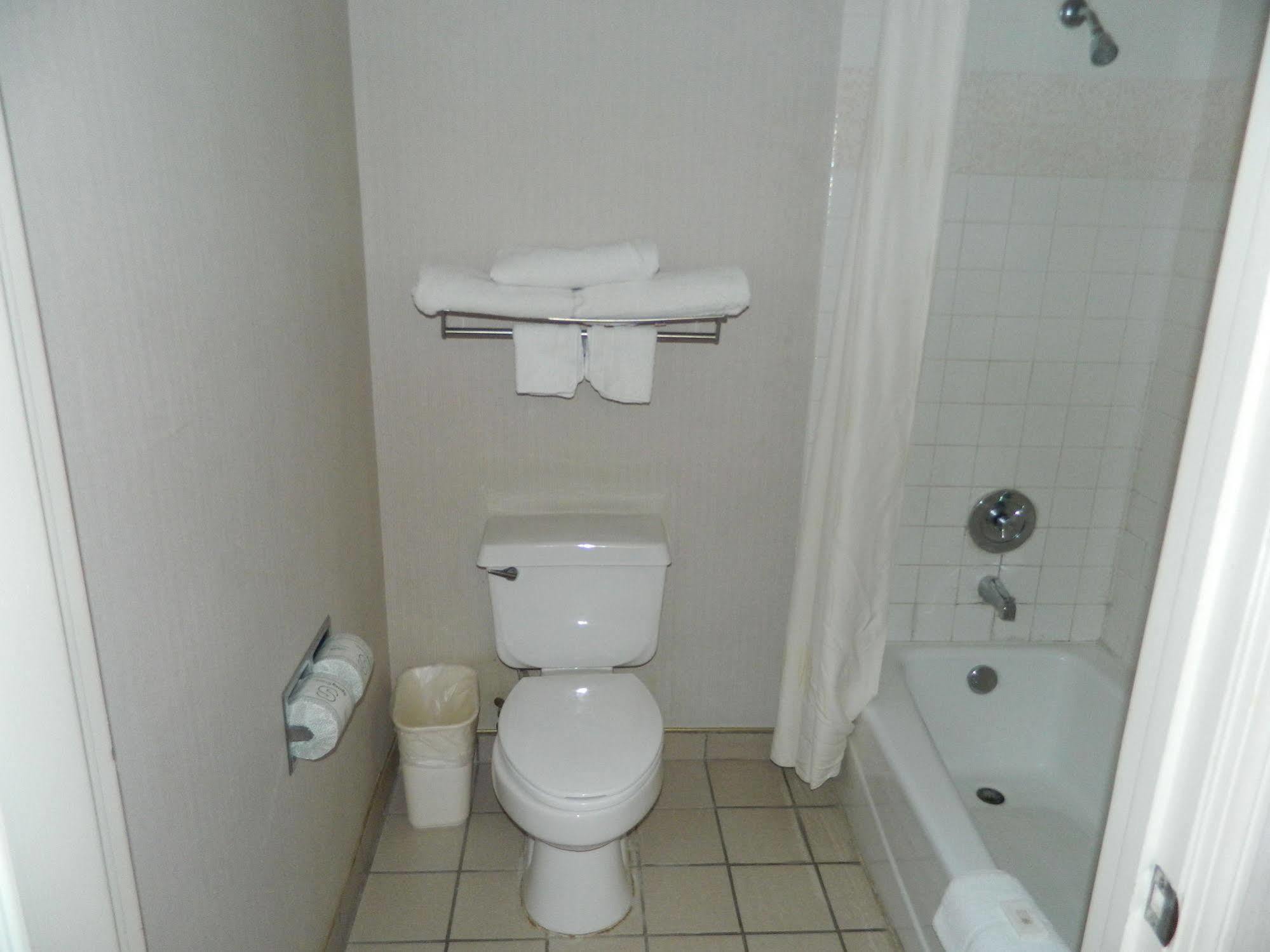 Capital Suites Блайт Екстериор снимка