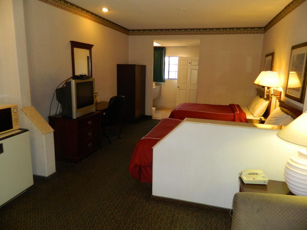 Capital Suites Блайт Екстериор снимка